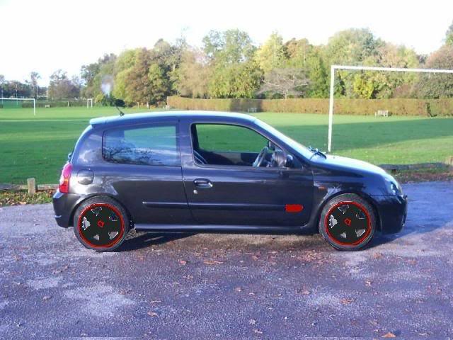 black172-redstripewheels2.jpg black172-redstripewheels2.jpg