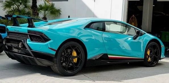 blu-glauco-lamborghini-huracan-performante_2.webp