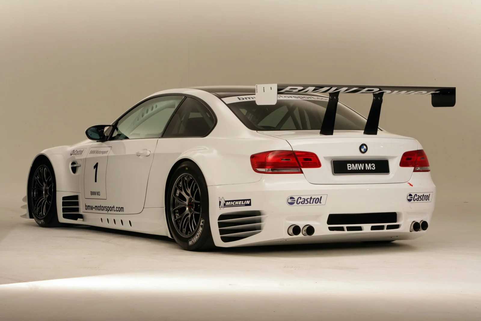 bmw-m3-race-version-hr-04.webp