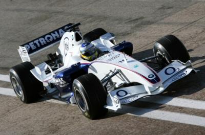 bmw-m5-road-car-vs-bmw-williams-f1.jpg