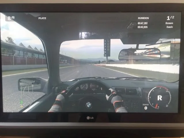 BMWM3E30Mehrbildschirmtrick.webp