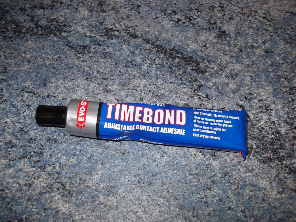 bond001.webp