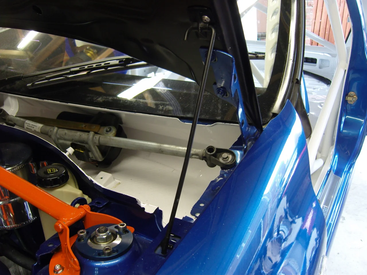 bonnet_catch_fitted3.webp