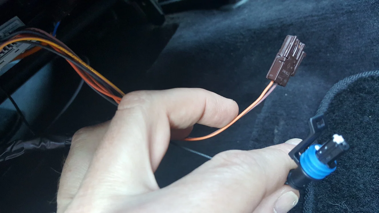 Brown Connector & Black Plug.webp