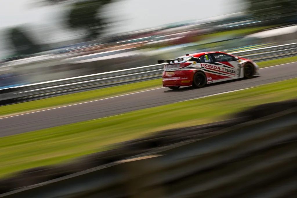 btcc-oulton-track-2-1024x683-51bc2f3d3feb6.webp
