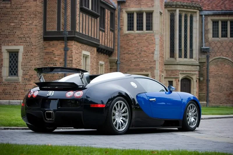 Bugatti_Veyron_2.webp