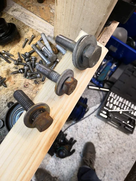 cam-bolts.webp