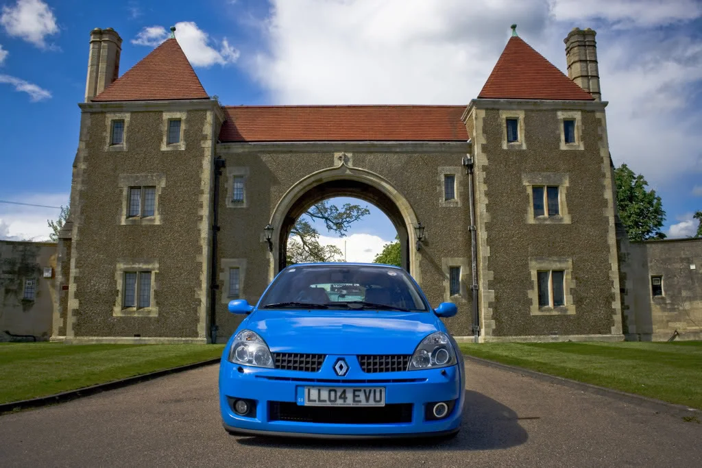 carfrontfanhams.webp
