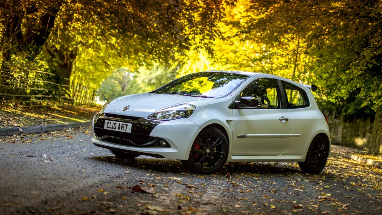 clio-200-autumn-lane-2-1280x720-507f056bea46b.webp