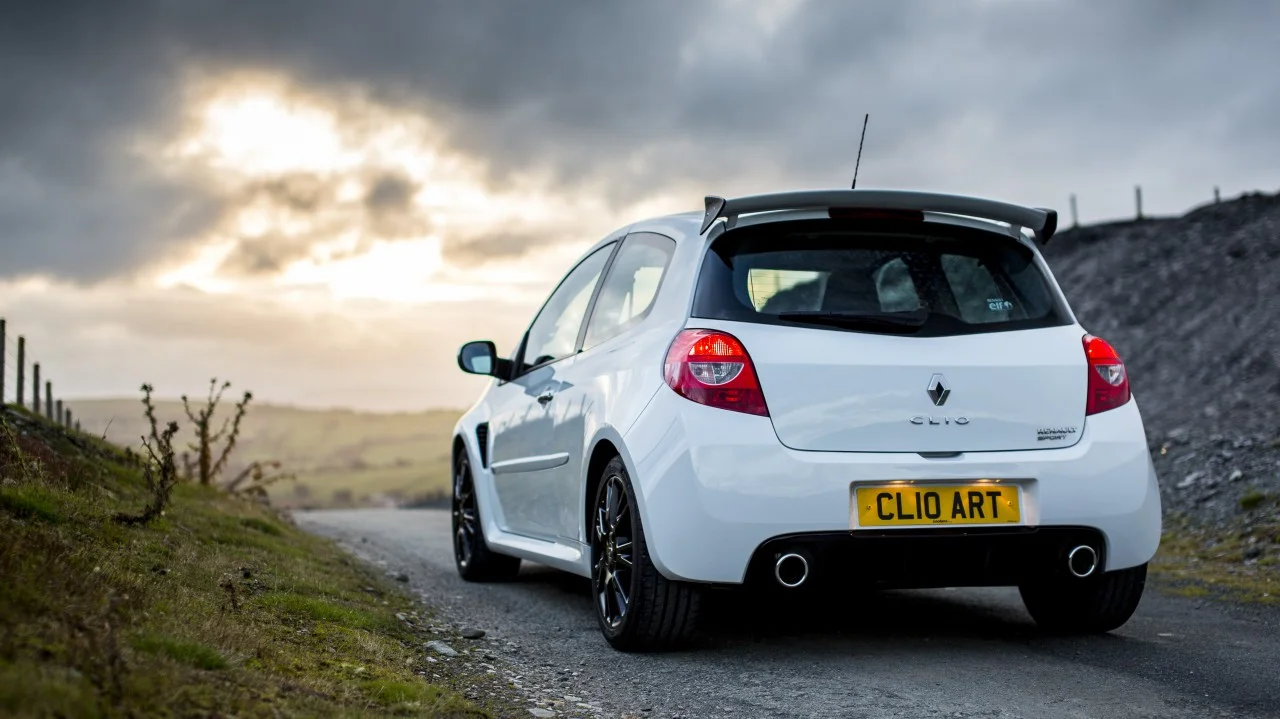clio-200-horseshoe-dusk1-v2-1280x720-507a63263a422.webp