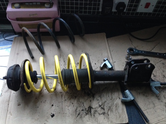 clio%202%20shock%20absorber%2040mm%20spring.jpg