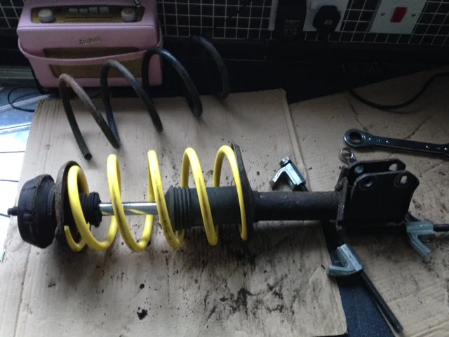clio%202%20shock%20absorber%2040mm%20spring.webp