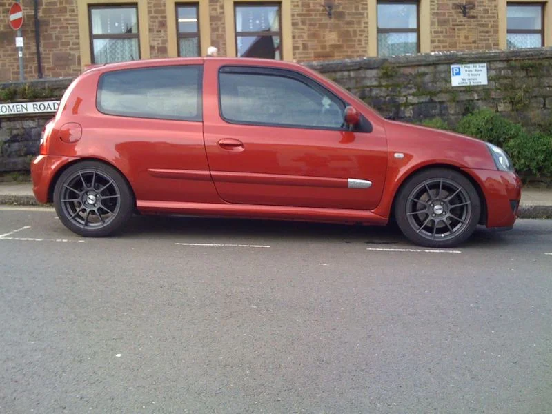 clio%205_zps6uaejc5g.webp