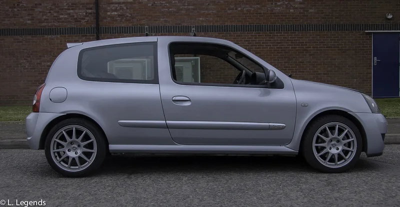 Clio%20March%202016%209%20of%2029.webp