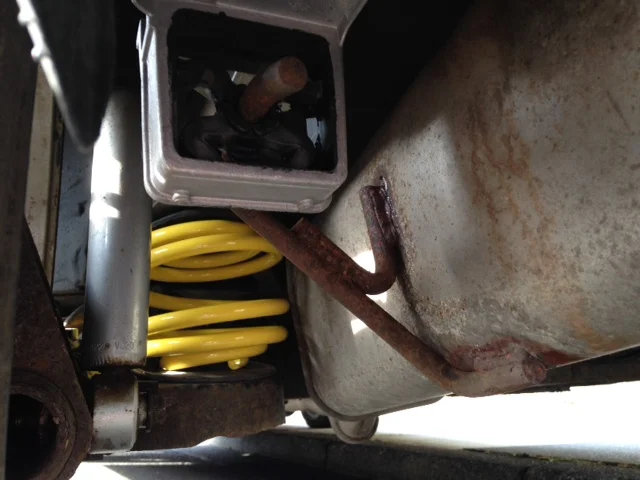 clio%20spring%20touching%20exhaust%20backbox%20silencer.webp