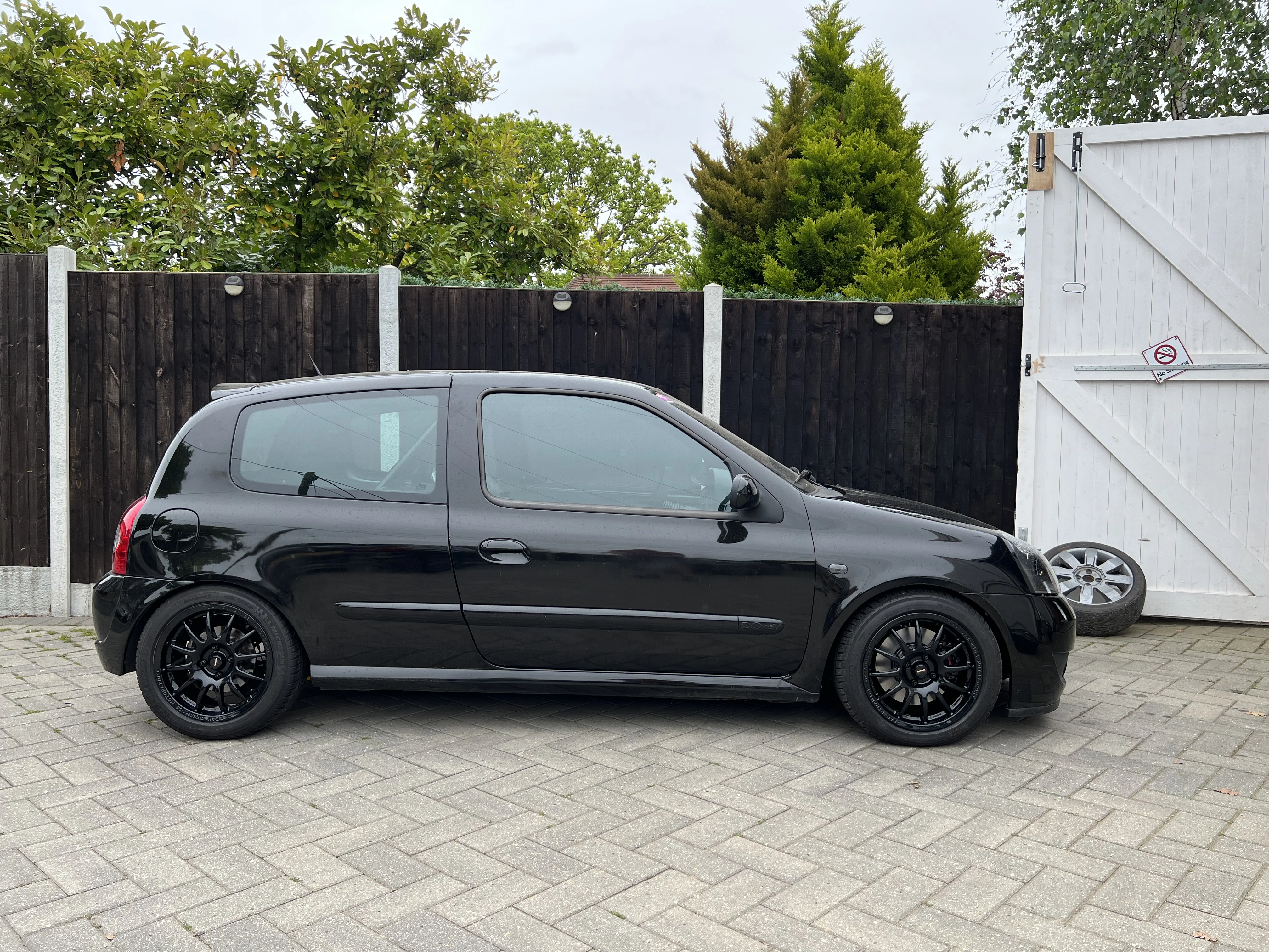 clio bg 3.webp