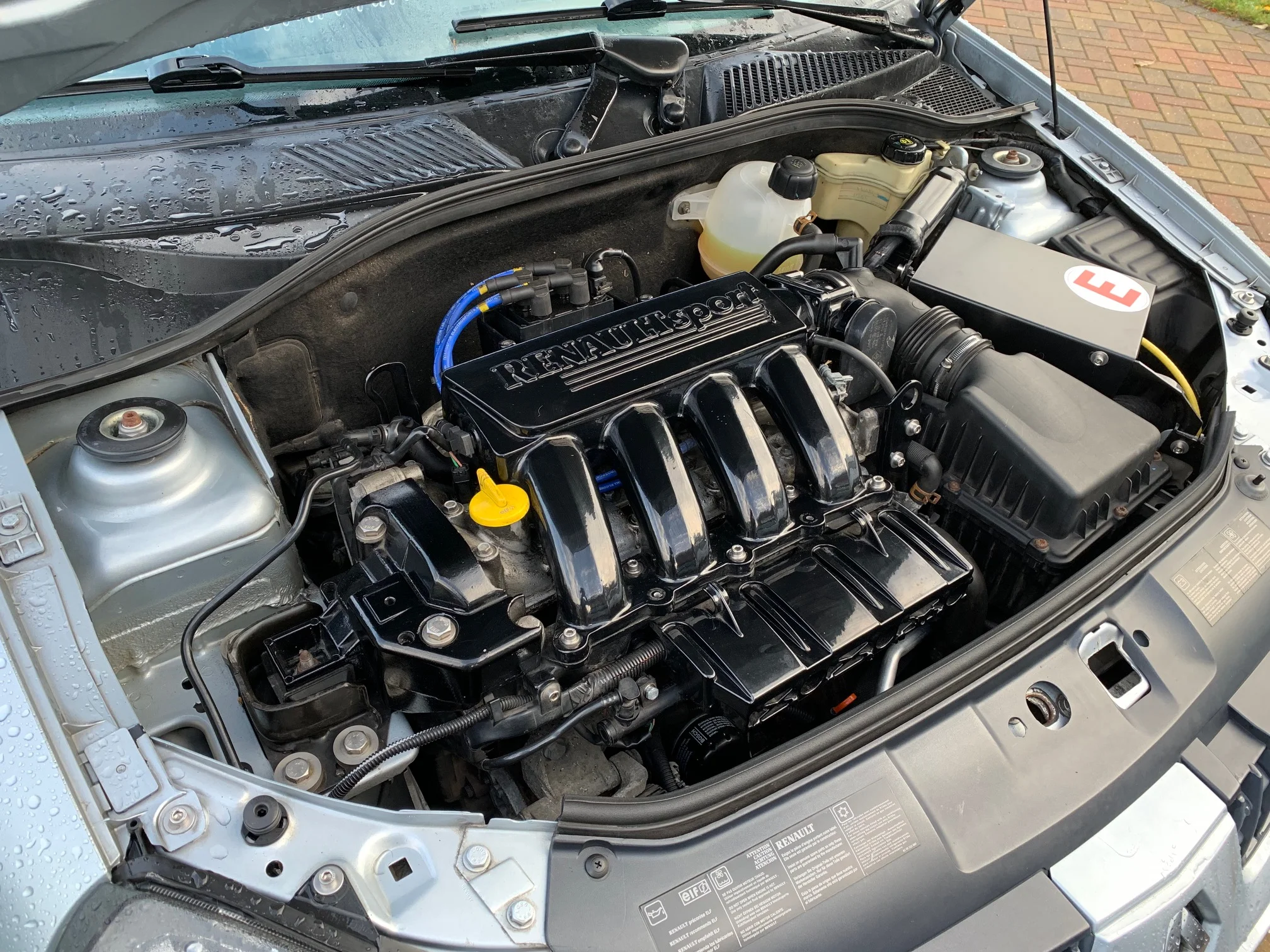 clio engine bay.webp