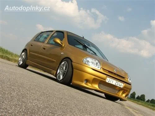 Clio-gold-look-03.webp