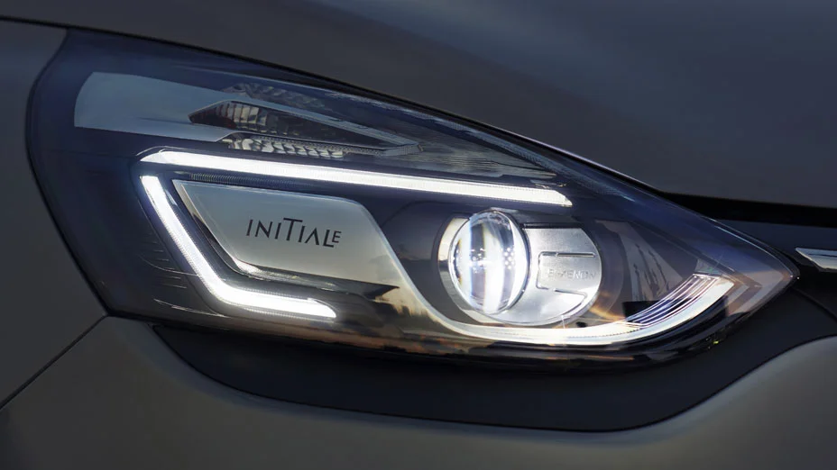 clio-initiale-paris-b98-media-gallery-02.webp