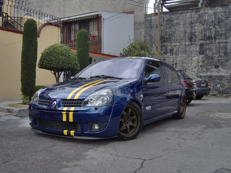 Clio-RS-008-con-GL.webp