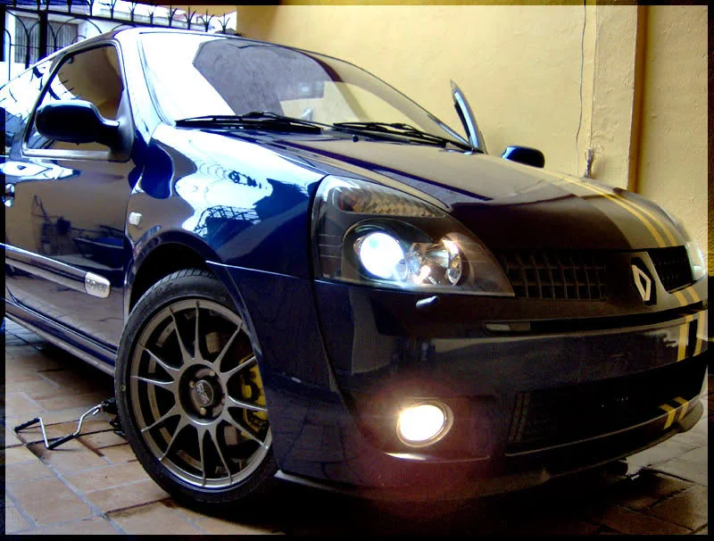 Clio-RS-032chop.webp
