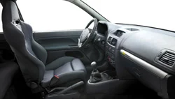 clio-rs-team-interieur2.webp