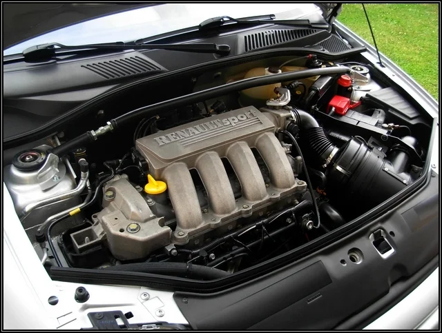 clio-rs1-10-10baa5a.webp