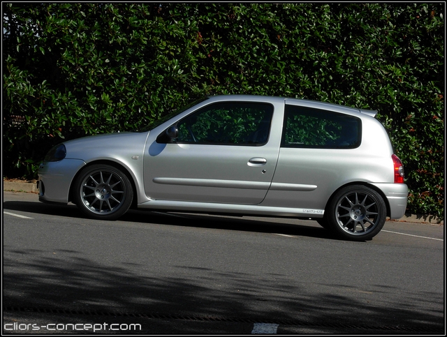 clio-rs1-10-1270352.jpg
