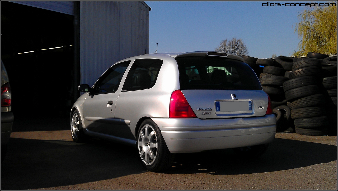 clio-rs1-12-3dae566.jpg