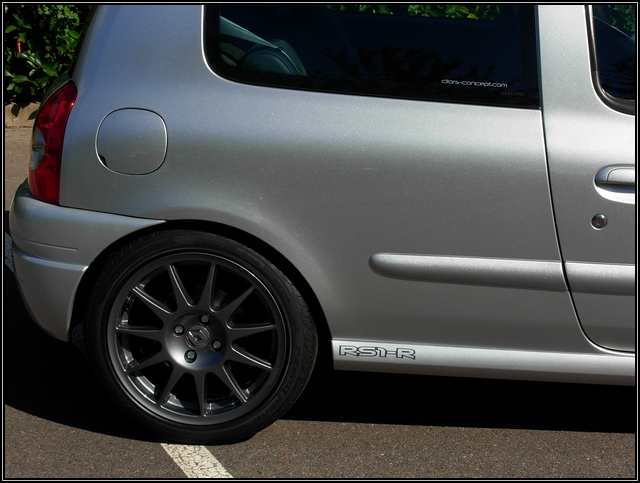clio-rs1-13-1270425.jpg