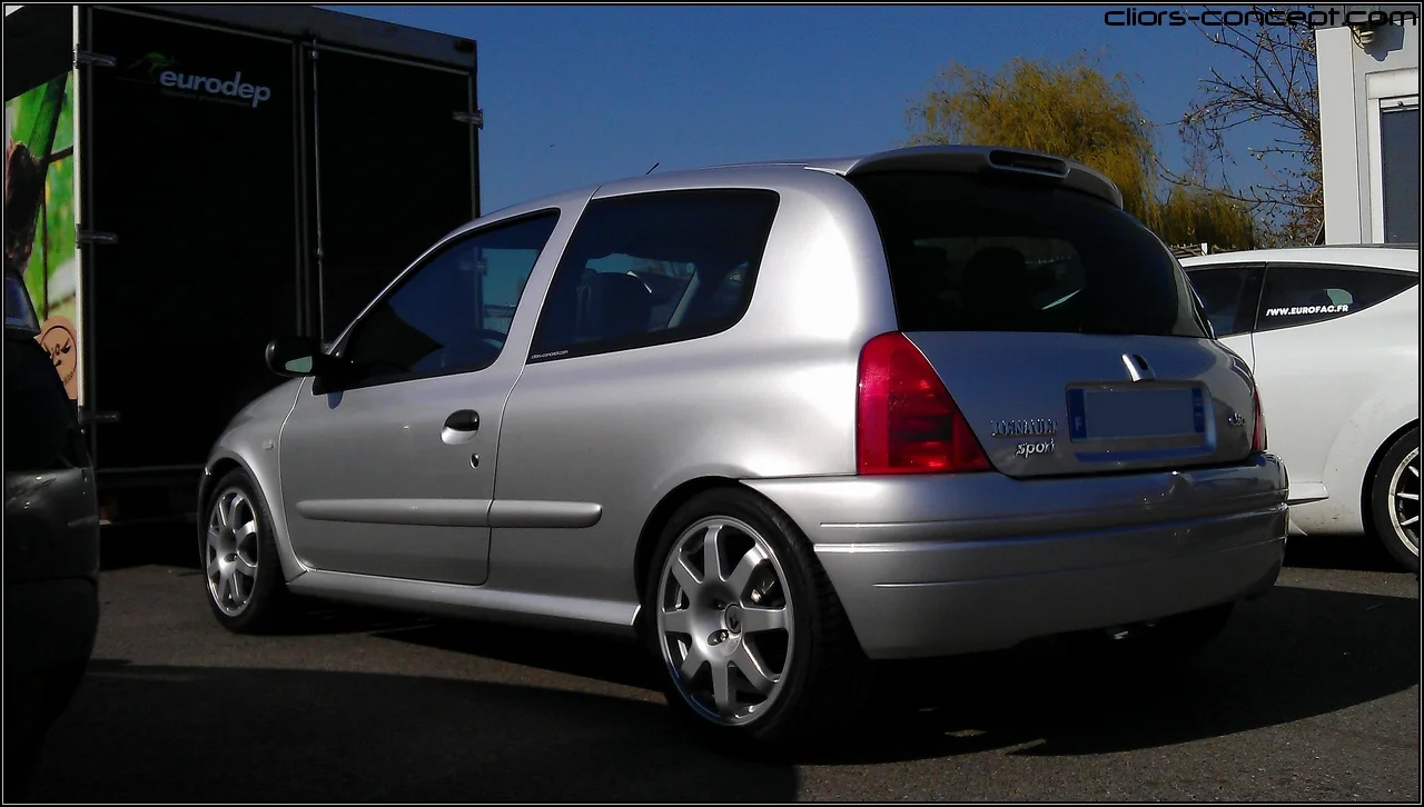clio-rs1-17-3dae555.webp