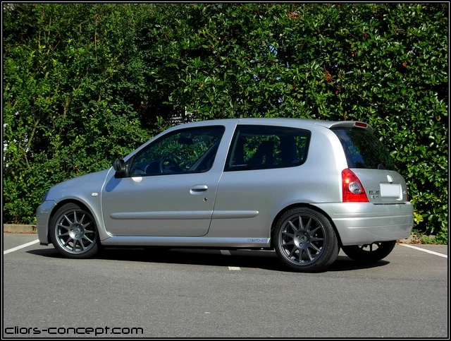 clio-rs1-8-12702d2.webp