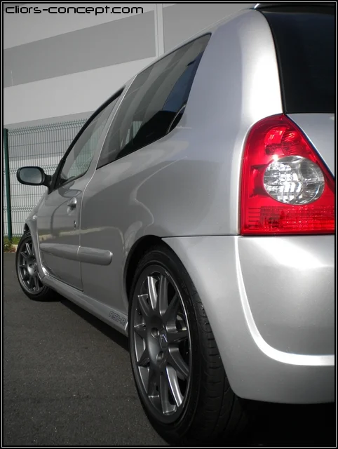 clio-rs1-r-7-1ddee4f.webp