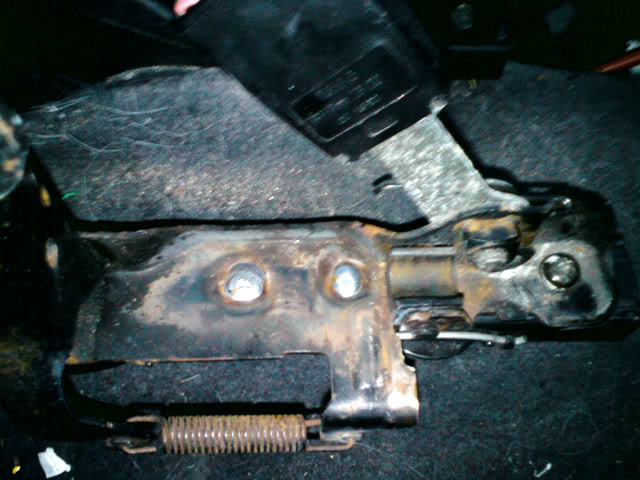 clio-seatweld.jpg clio-seatweld.jpg