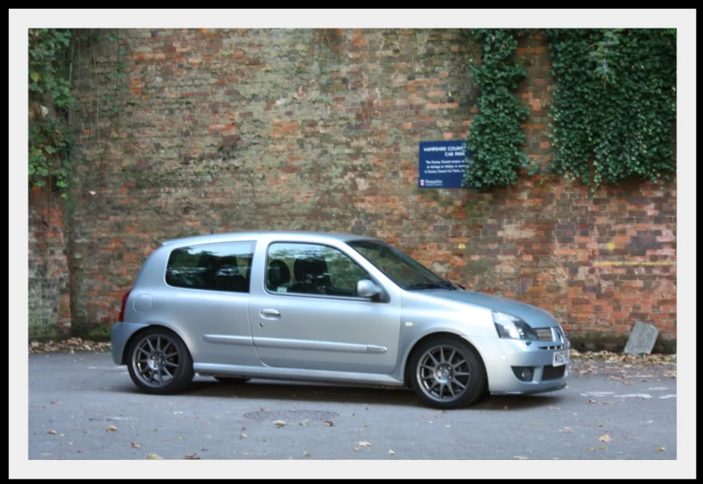 Clio-tripod001-1.webp