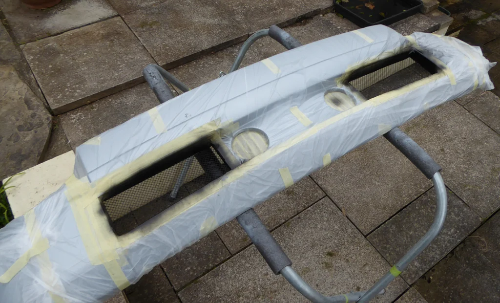 Clio v6 Rear Bumper mesh during paint.webp