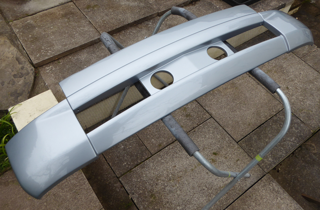 Clio v6 Rear Bumper mesh painted.jpg