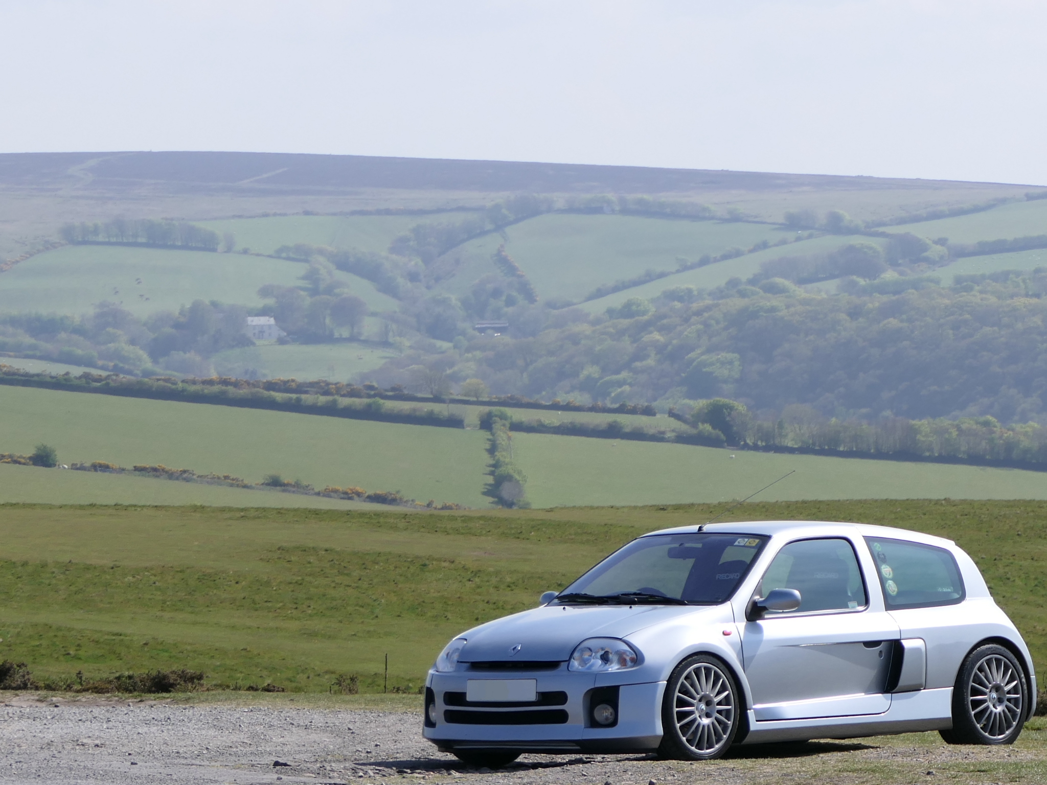 Clio v6 with Phase 2 Wheels.jpg