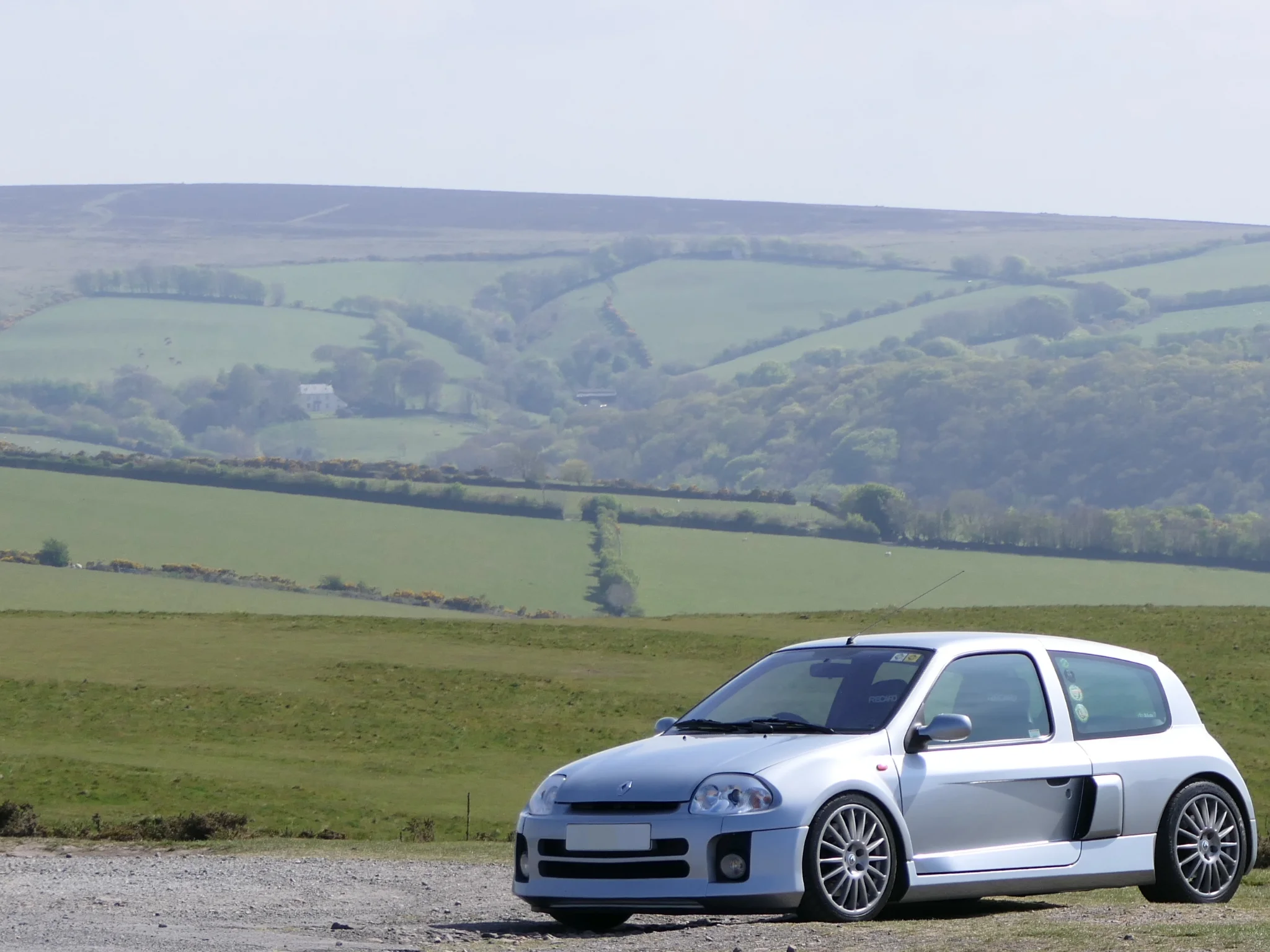Clio v6 with Phase 2 Wheels.webp