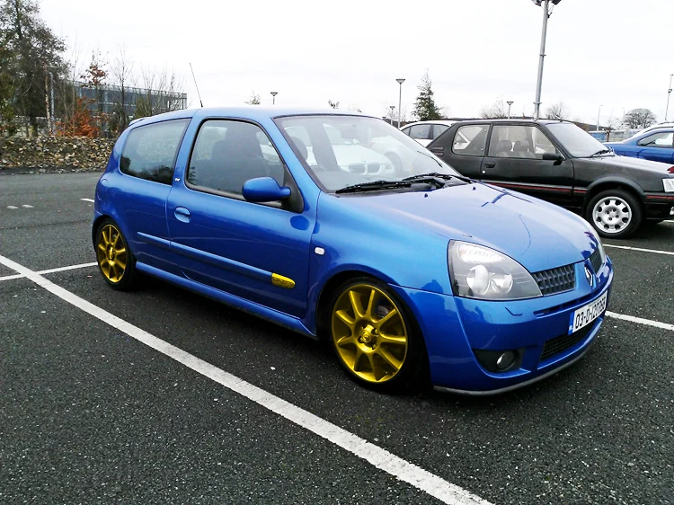Clio Wheel Change Gold.webp