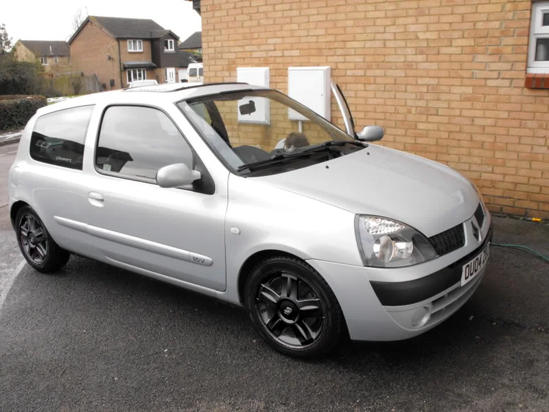 clio001-blck.webp