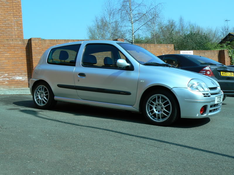 Clio002.jpg