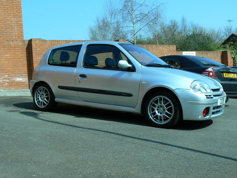 Clio002.webp