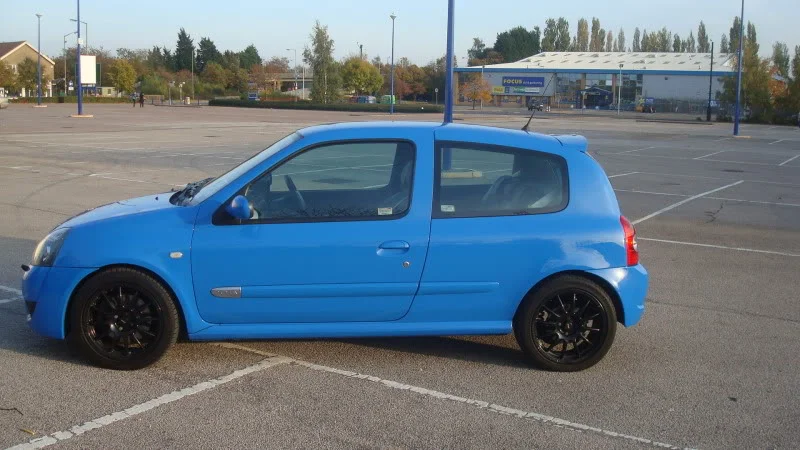 clio003.webp
