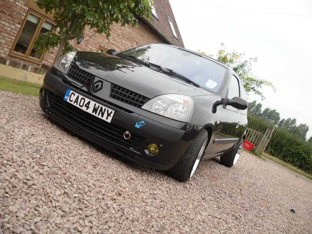 clio003.webp