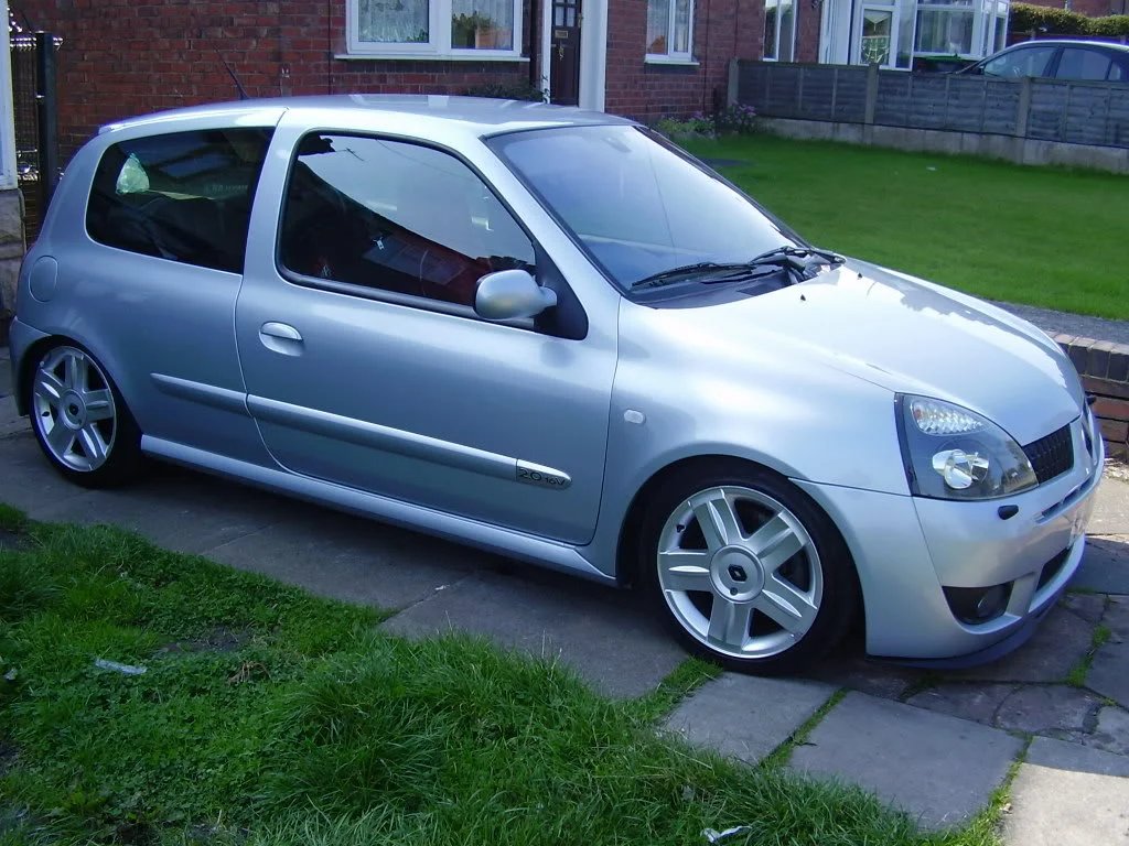 clio004.webp