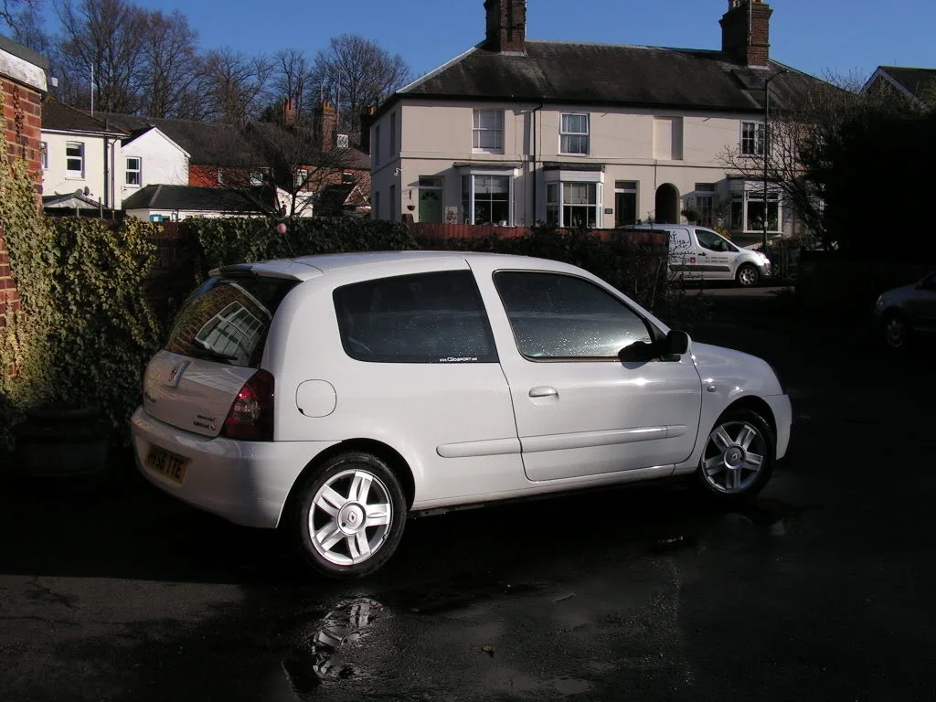 clio004.webp