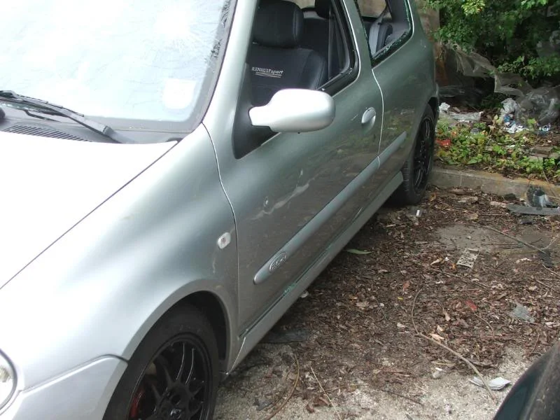clio005.webp