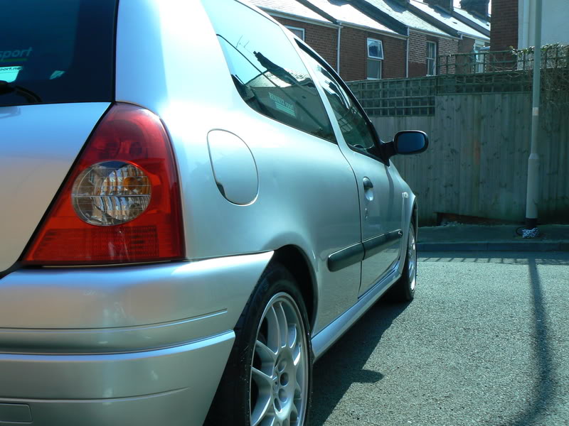 Clio010.jpg