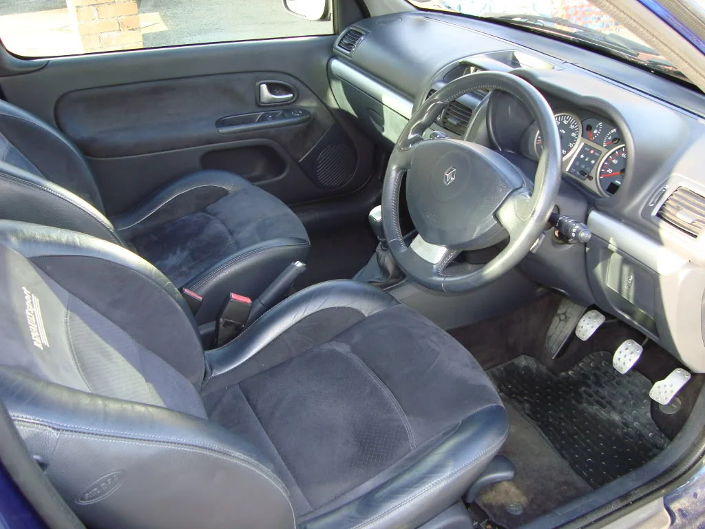 Clio014.webp